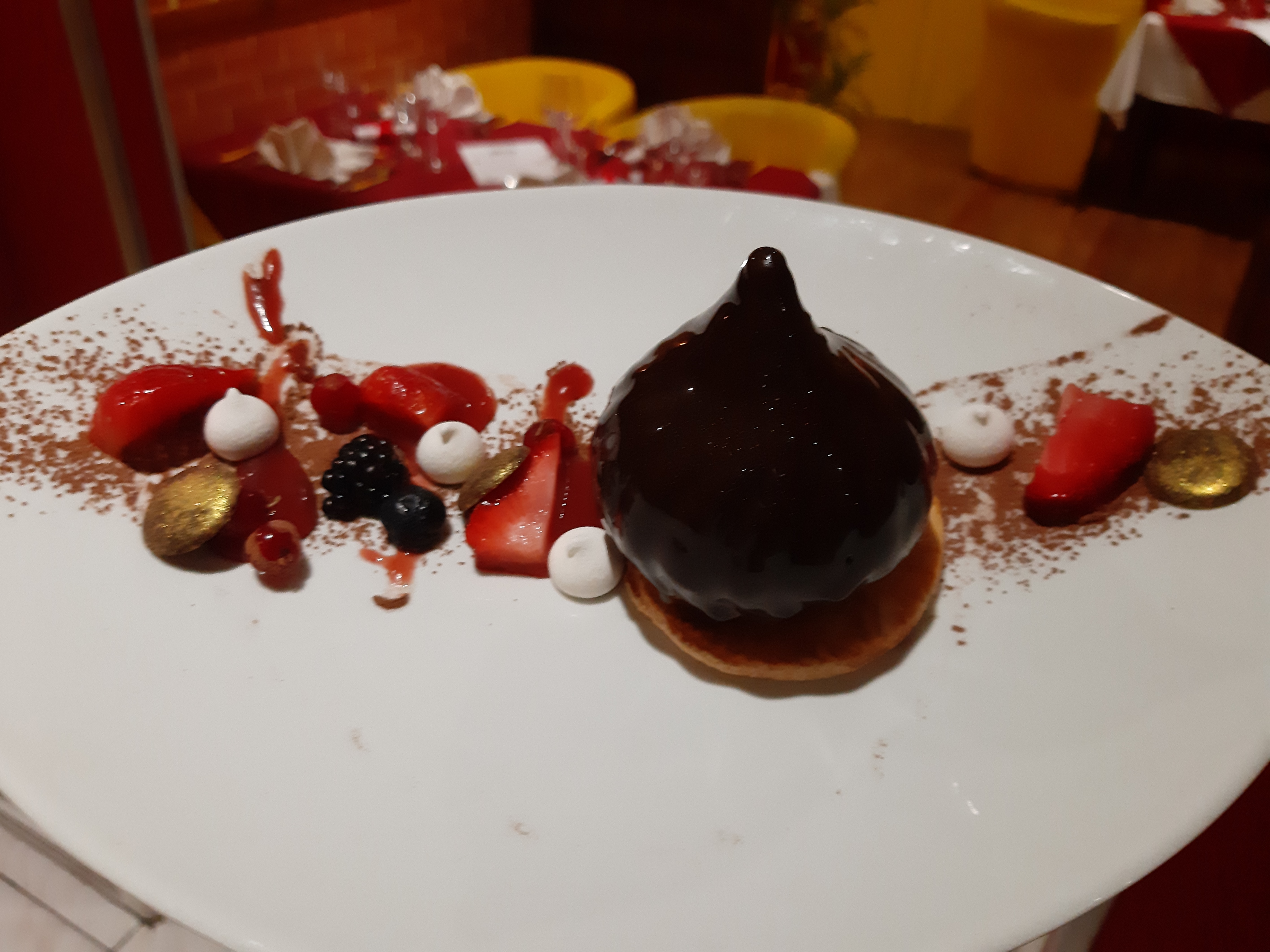 Dome chocolat et cœur fruits rouges